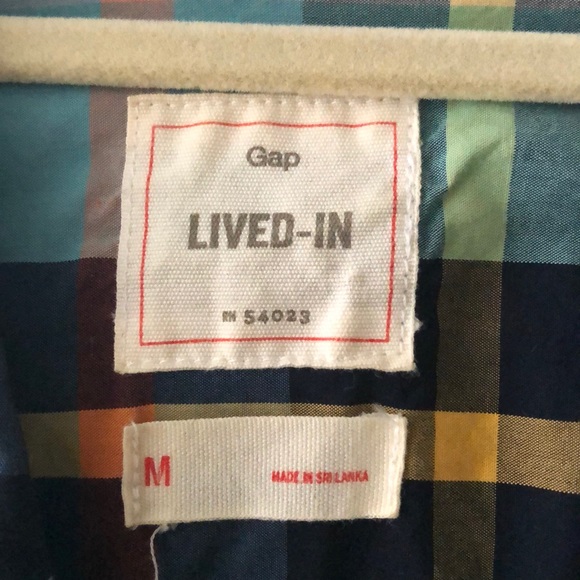Gap lived in medium in in blues and orange. - Picture 3 of 5